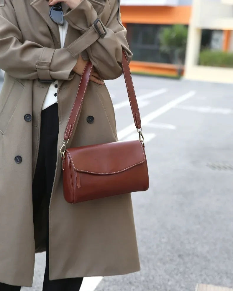 Mala Feminina em Pele – Design Minimalista