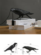 Aplique de Parede Decorativo em Resina “Lucky Bird” – Candeeiro LED Artístico com Corvo para Quarto e Sala (Lâmpada Incluída)