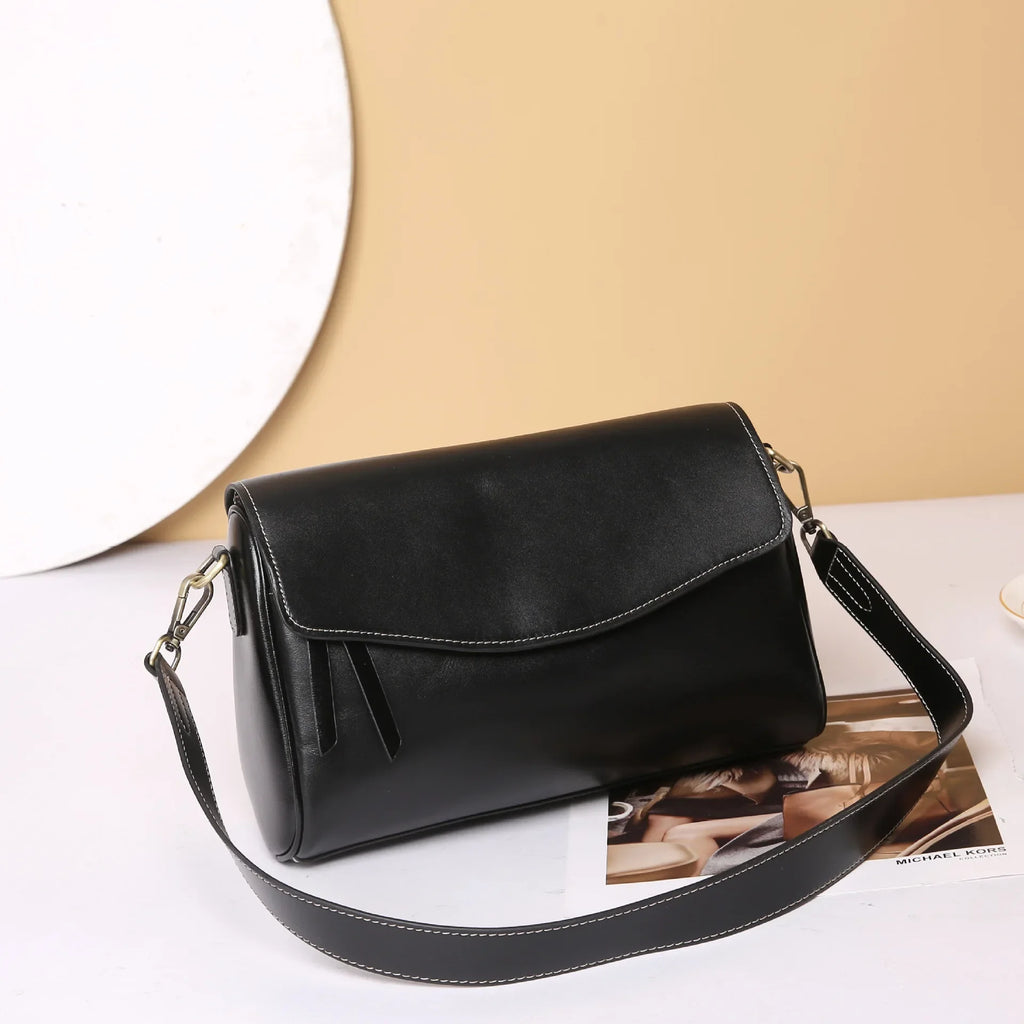 Mala Feminina em Pele – Design Minimalista