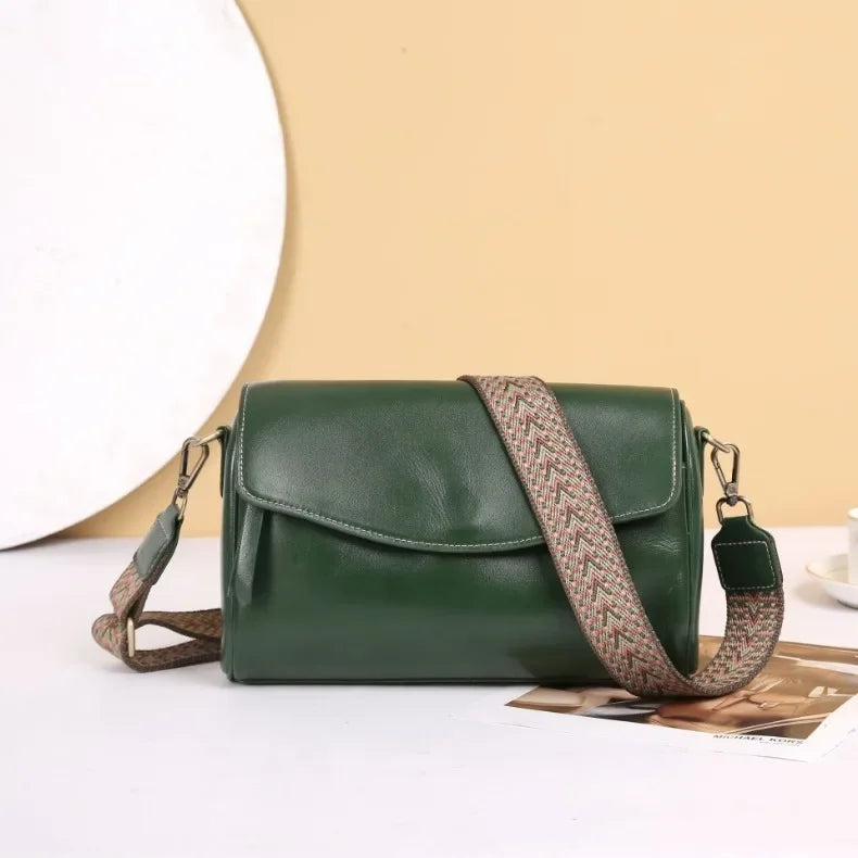Mala Feminina em Pele – Design Minimalista