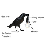 Aplique de Parede Decorativo em Resina “Lucky Bird” – Candeeiro LED Artístico com Corvo para Quarto e Sala (Lâmpada Incluída)